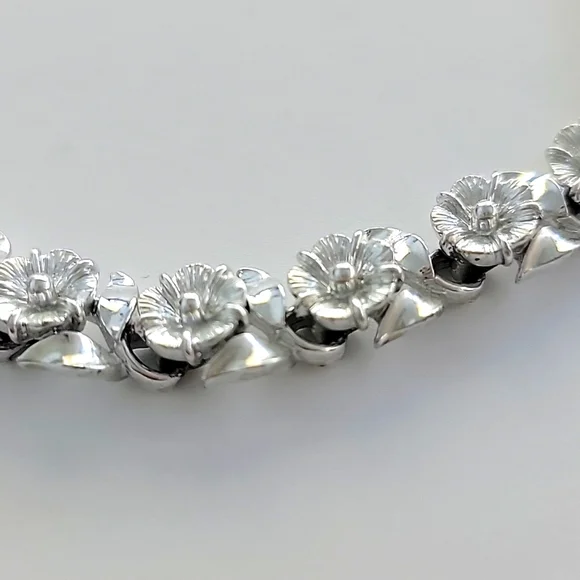 Vintage Lisner Choker - Picture 2 of 3